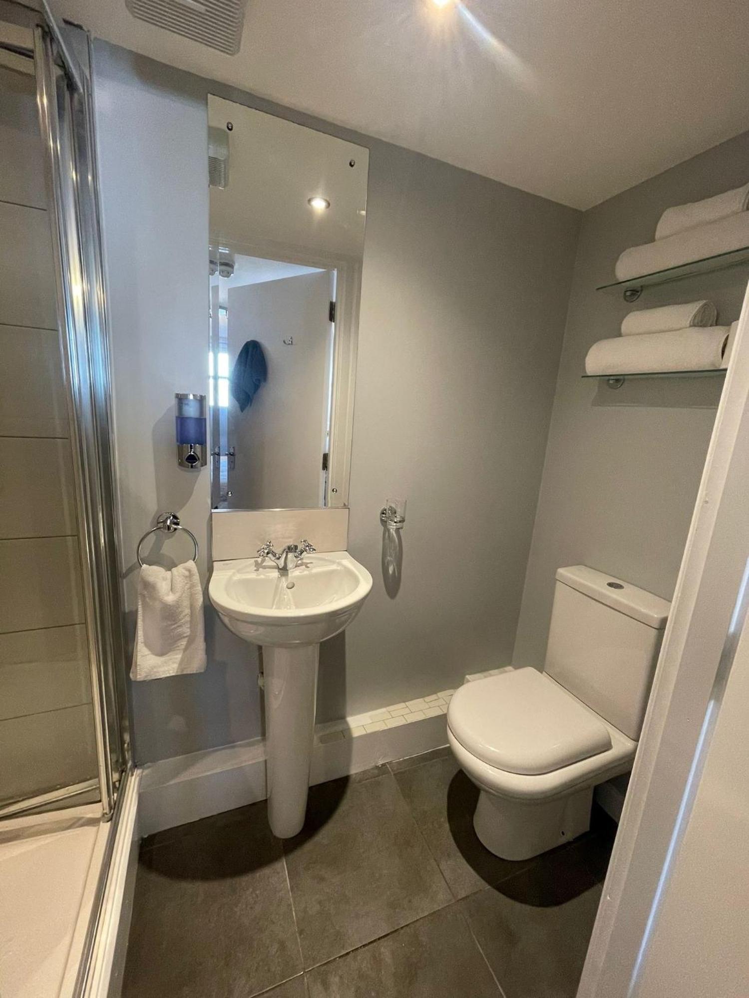 Blackbull With Rooms Lower Cumbernauld Extérieur photo